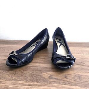 Anne Klein Sport Navy Blue Peep Toe Wedge Heels Snakeskin Texture Buckle Size 9